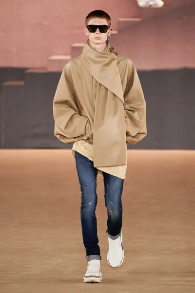 Look 15